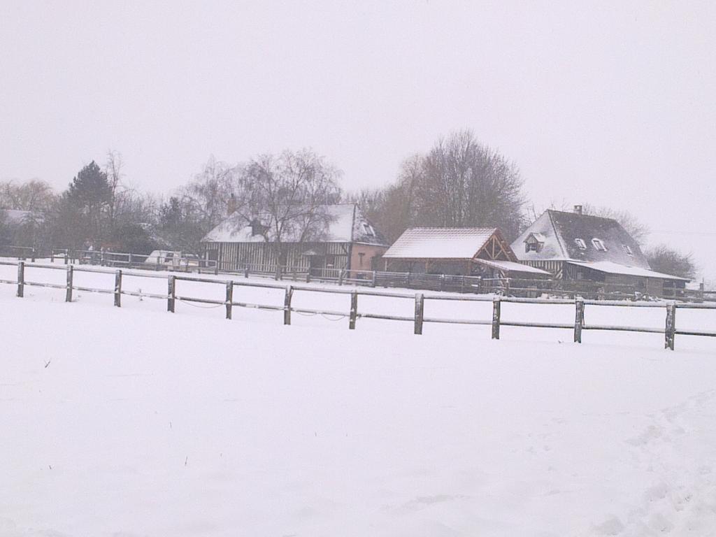Vieux-Pont La Baronnie Bed & Breakfast エクステリア 写真